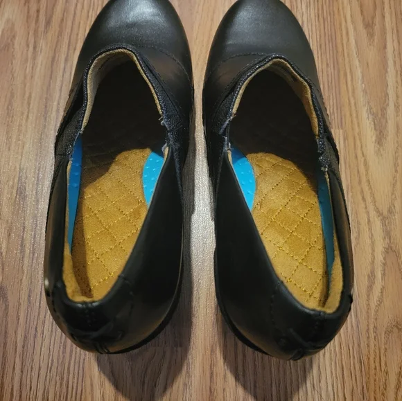MOZO Divine Platform Wedge Black Leather Pump, 9.5 - Picture 7 of 8